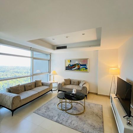 One Constitution Avenue - Apartments By Superhost Stays イスラマバード エクステリア 写真