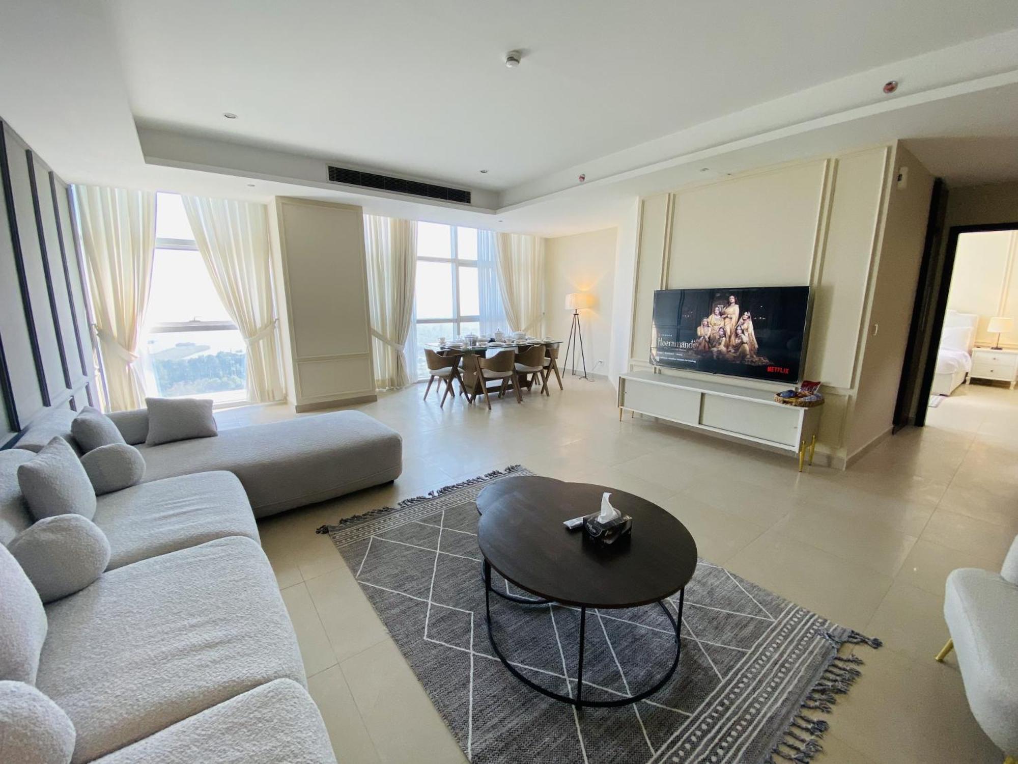 One Constitution Avenue - Apartments By Superhost Stays イスラマバード エクステリア 写真