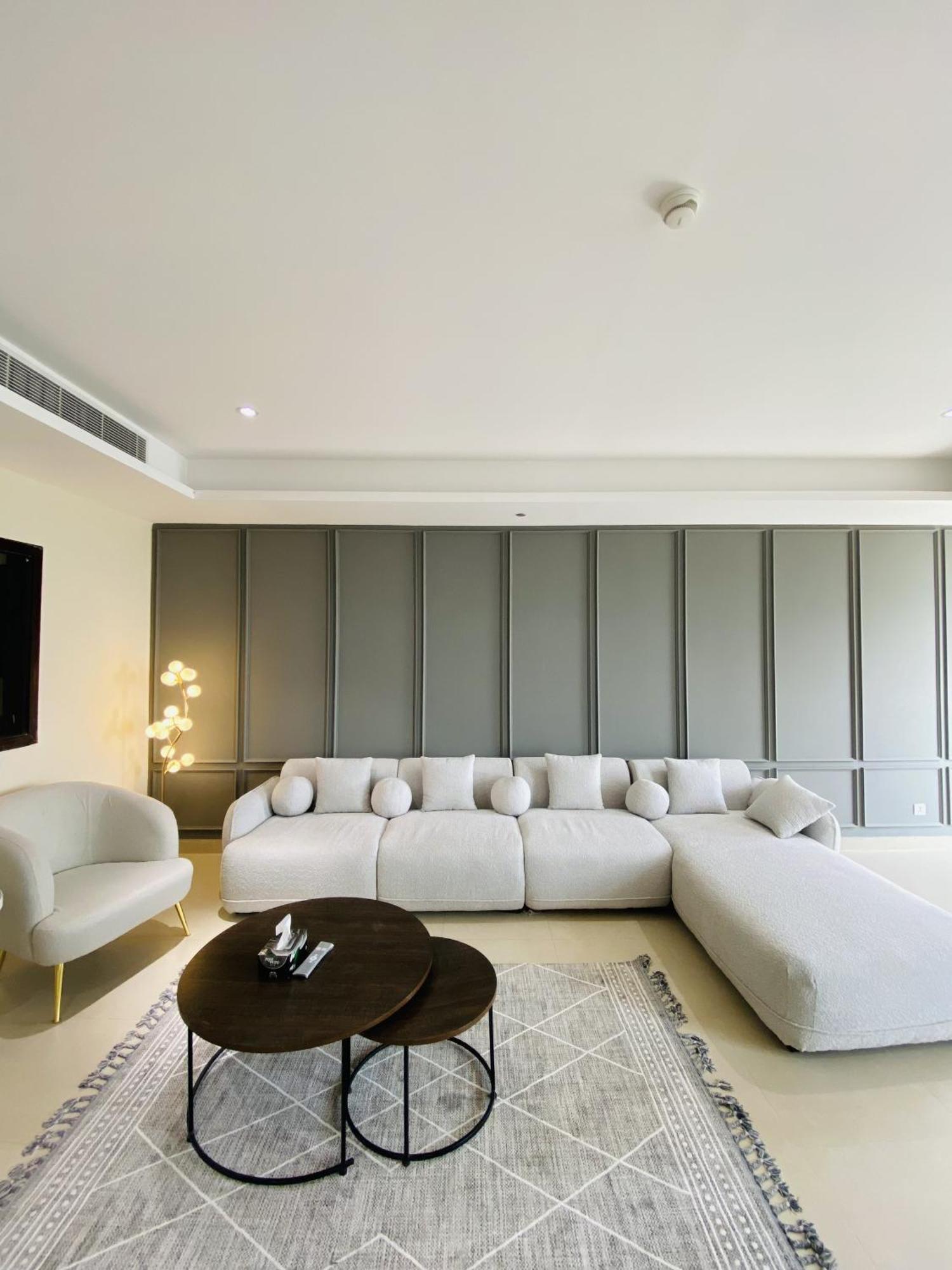 One Constitution Avenue - Apartments By Superhost Stays イスラマバード エクステリア 写真
